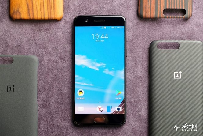 华为P10与一加手机5谁才是当下的性能之王?|
