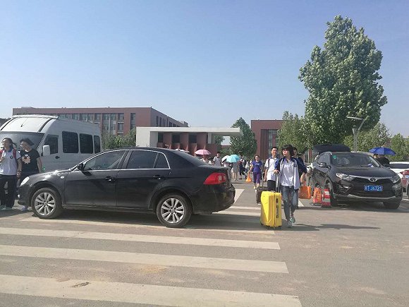 衡水系高中学费高企择校难 外地生入学靠在当