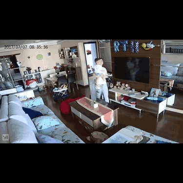 长沙黑心保姆掌掴1岁男童△