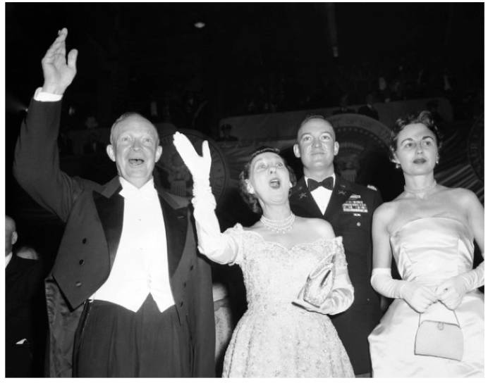  1957年，美国总统艾森豪威尔（左）夫妇和儿子儿媳。