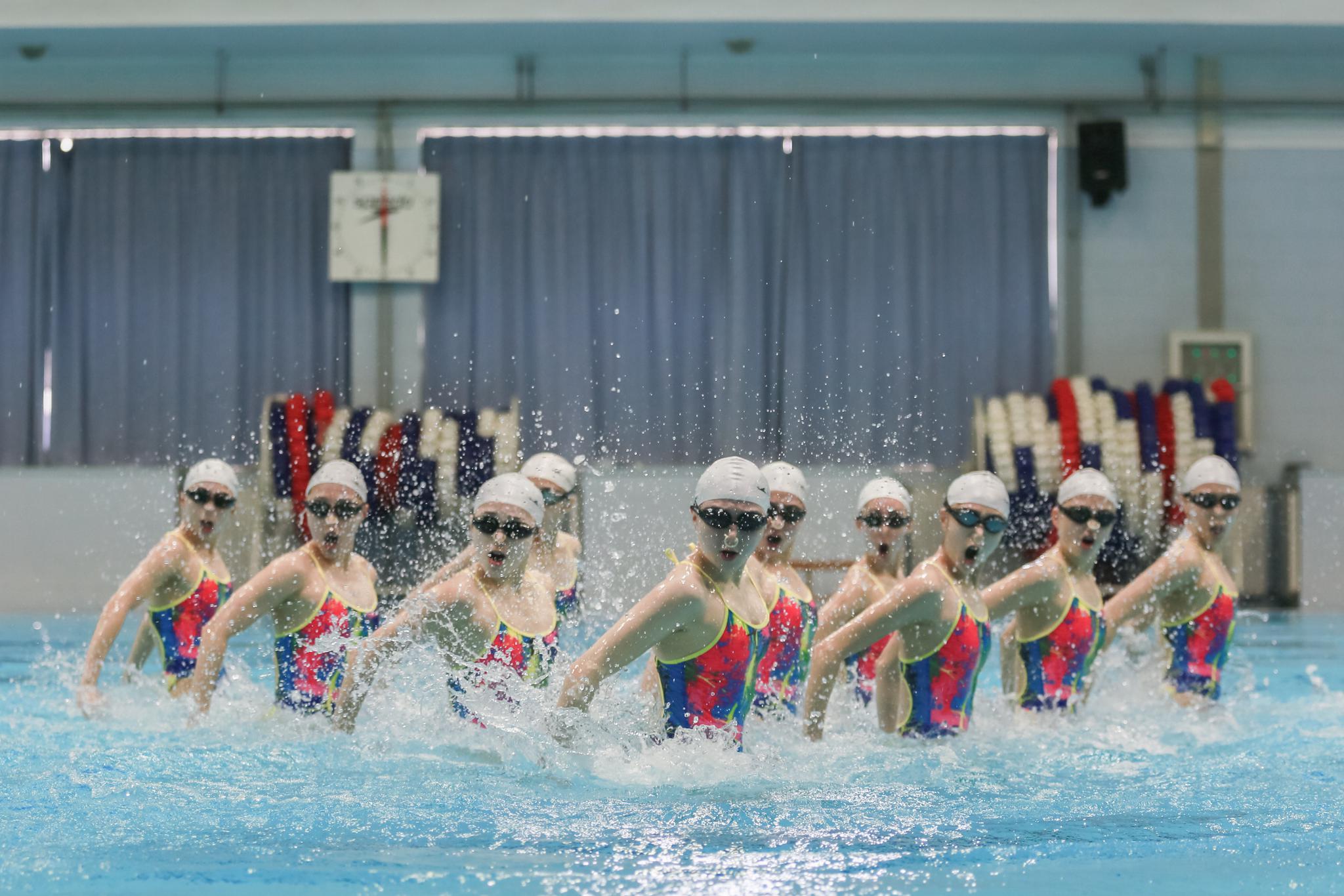 国家花样游泳队世锦赛前举行汇报测验