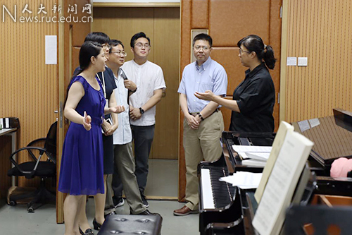 伊志宏副校长一行到艺术学院考察本科教学评估