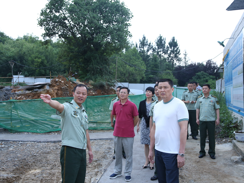 公安部边防管理局陈定武局长、牟玉昌政委到边