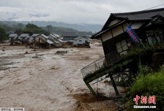 当地时间7月6日，日本九州，部分地区引发洪涝、泥石流和山体滑坡灾害。