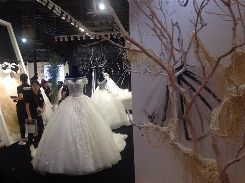 上海婚纱摄影展_婚纱情侣头像