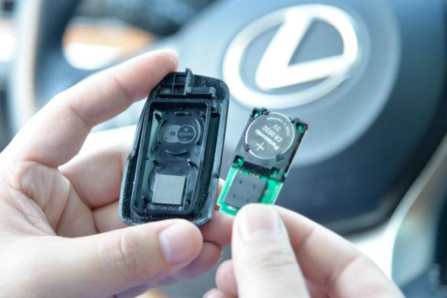 怪事！遥控钥匙按了没反应？小心不一定是没电了