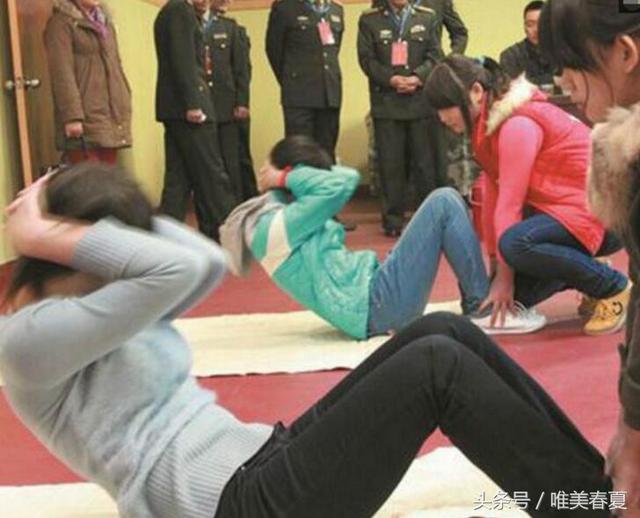 女兵入伍体检到底有多严格?看完这组照片就知道了,项目细致无比