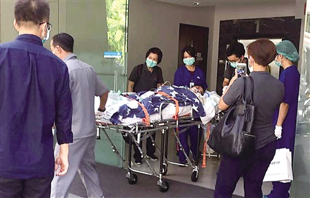 病游客杨婷搭乘医疗包机今晨返渝|杨婷|机场|巴厘岛