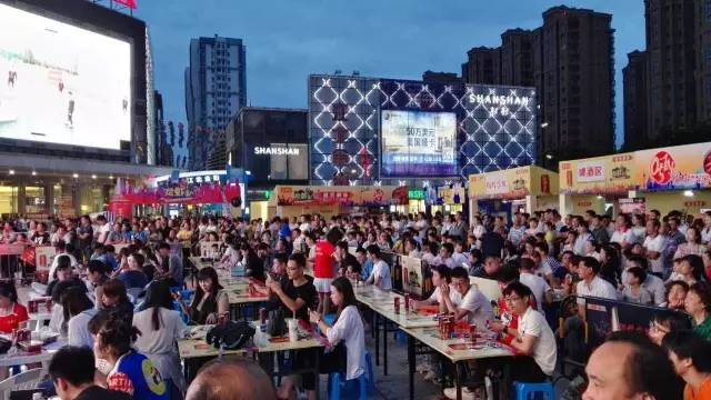 温州最嗨的维密走秀、露天K歌慢摇龙虾节!名模