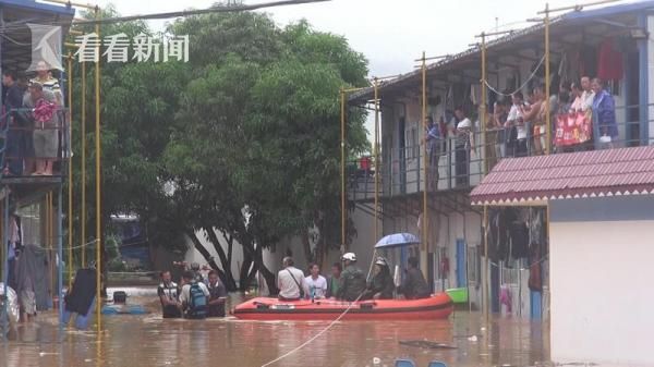 海南五指山:在建工地宿舍130多人被水围困 消