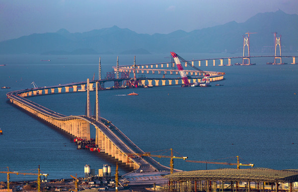 7月7日,港珠澳大桥主体工程全线贯通。预计今年底将全线通车。