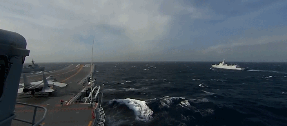 【全程视频】辽宁舰航母编队圆满完成跨区机动训练任务返回青岛某航母