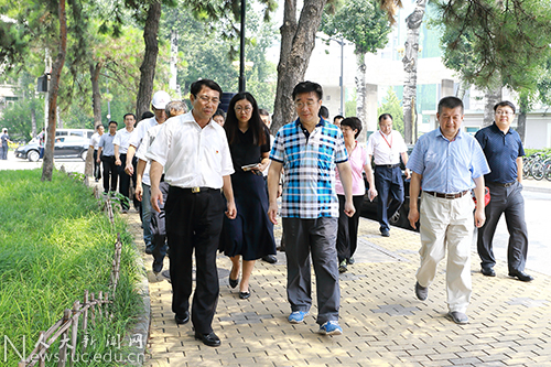 海淀区区长于军一行来中国人民大学考察东南区