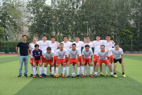 南开教工足球队在天津高校校友足球赛中两战连