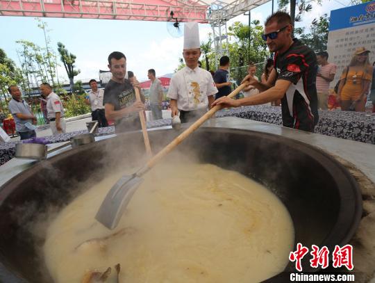 lemon米津玄师口琴谱-7月17日,湖南张家界市举办"品鱼宴·赏非遗"旅游体验活动,海内