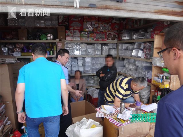 贴张标签 国产水果变进口 浦东警方连续捣毁9