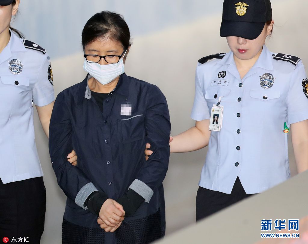 韩国干政门涉案人继续受审 朴槿惠穿凉鞋面容