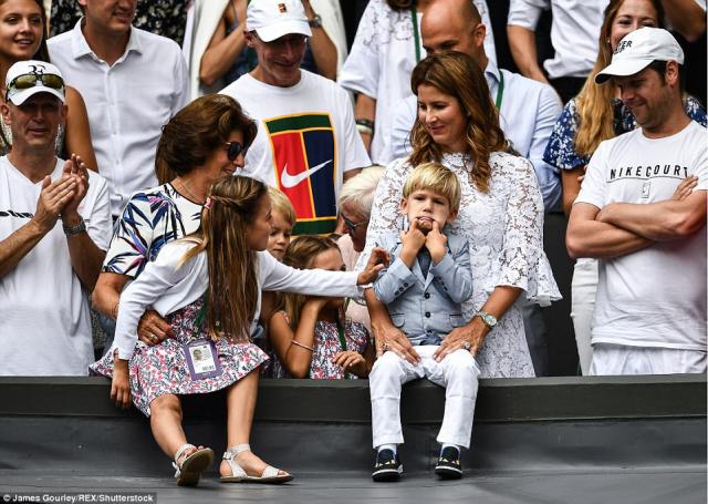 视频|费德勒再夺温网冠军 凯特王妃献吻费德勒