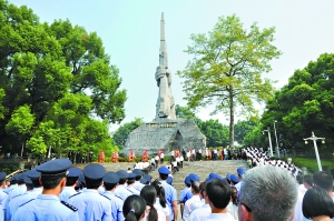 广东省、广州市在广州起义烈士陵园举行烈士公祭活动（资料图片）。广报记者莫伟浓摄