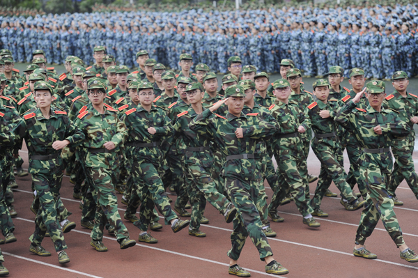四川大学举行2016级本科生军训汇报表演暨总