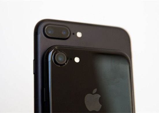 美股盘前丨苹果今年三款iPhone可能全部跳票