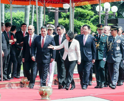 图为蔡英文接待巴拉圭总统（图片来源：台湾“中央社”）