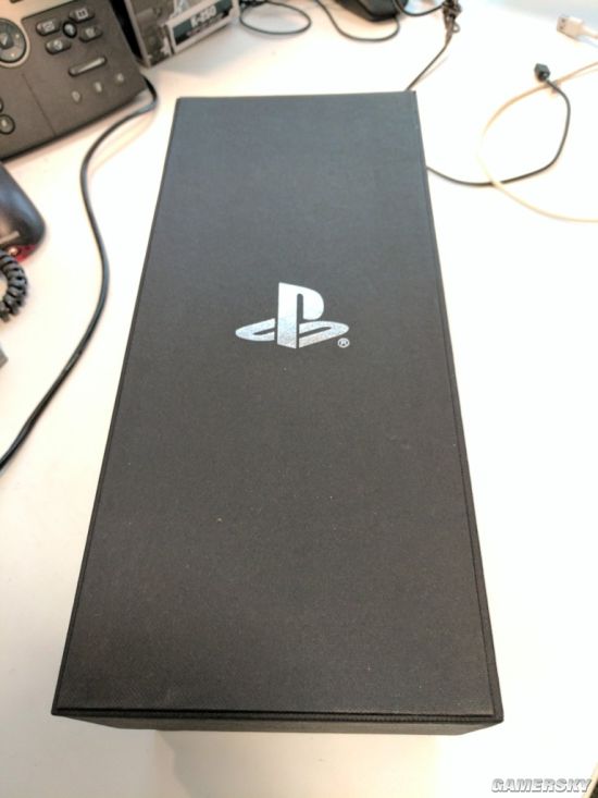 索尼5年员工收到水晶手柄奖励 10年员工奖杯更