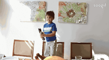 广州一熊孩子11楼玩打火机,引发客厅阳台大火