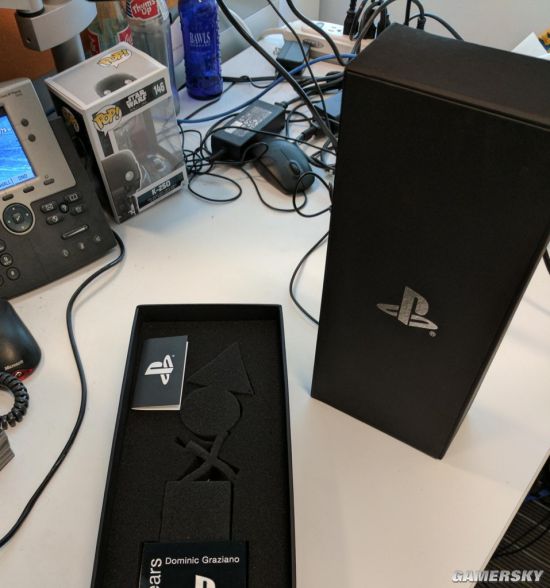 索尼5年员工收到水晶手柄奖励 10年员工奖杯更