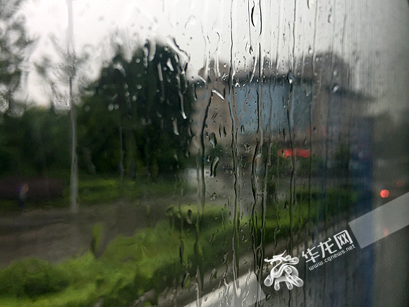 2小时内主城多地将出现暴雨雷电 局地还有冰雹大风