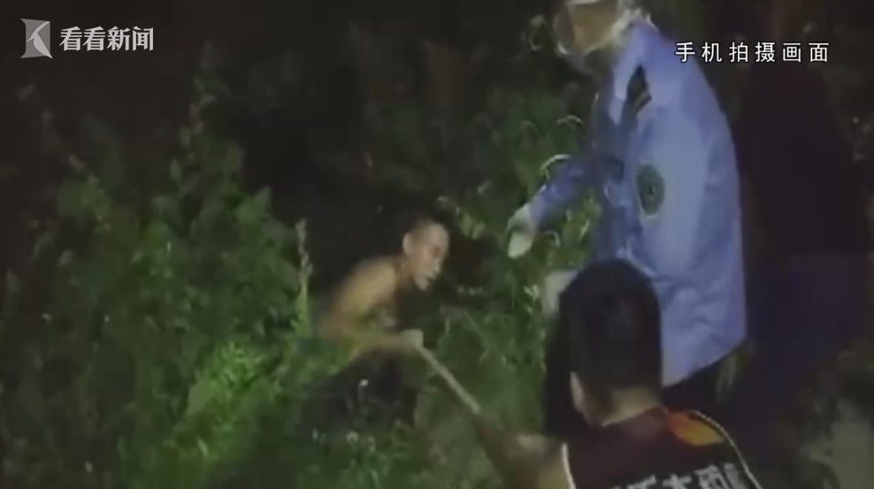 ab737b9a954fb567157a8d1382279df4.png 视频|凡人善举 :半夜遇交通事故2人坠崖 两大学生身绑绳索下崖救人