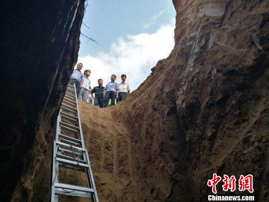 盗掘现场面积约有100多平方米,深约10米,整个墓葬已经被完全破坏,仅剩砖圈墓道。长治市郊区文物旅游发展中心供图