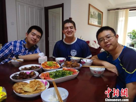 美国高中生秦皇岛体验中国传统文化(图)|燕山大