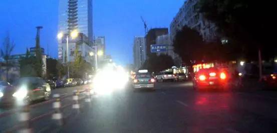 开车时,有哪些行为是作死行为?