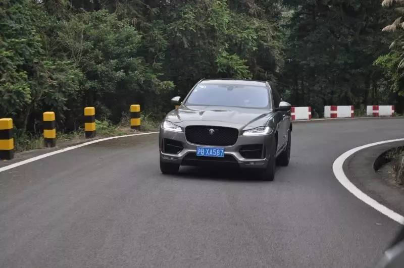 划过摩天轮，拿过世界大奖，捷豹F-Pace就该被高估？