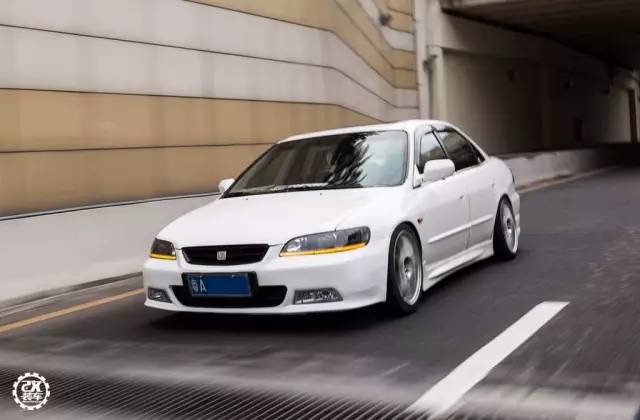 17年前的老雅阁移植红头发动机,220匹爆TEC声浪分分钟高潮!