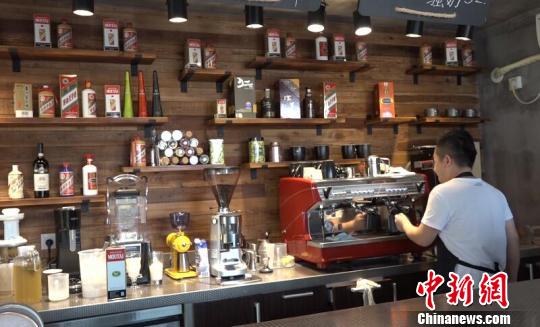 茅台元素无处不在 百年老字号玩转文创|白云