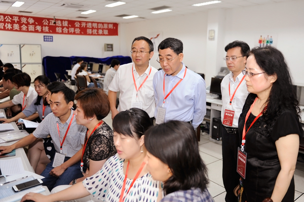 校党委书记王建国检查学校2017年本科招生录