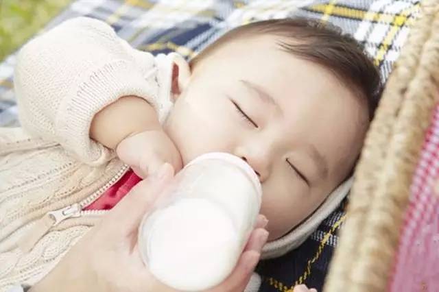 泰国树胶熬的黑心燕窝多数卖给中国游客!莫