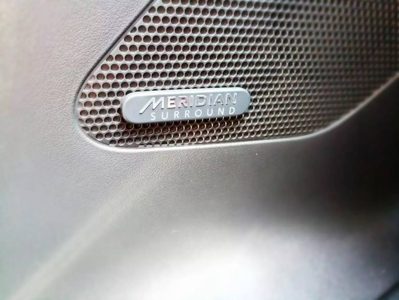 划过摩天轮，拿过世界大奖，捷豹F-Pace就该被高估？