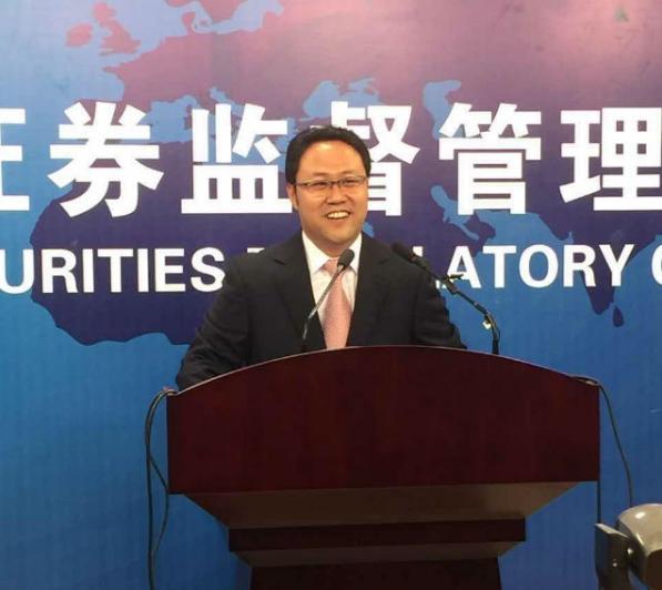 证监会新任新闻发言人常德鹏主持例行发布会|