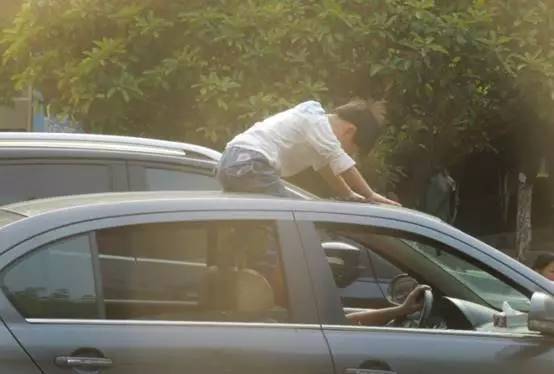 开车时,有哪些行为是作死行为?