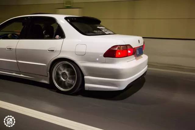 17年前的老雅阁移植红头发动机,220匹爆TEC声浪分分钟高潮!