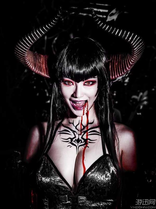 韩国美女cos女吸血鬼“eliza” 黑丝美乳魅惑无比