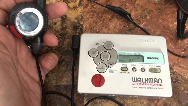 洋垃圾村:中国永别收洋垃圾:这些垃圾你可能用过 那个年代谁的Walkman有个液晶遥控器,有非常高的回头率……
