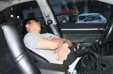 员和教练闭窗开空调练车 双双一氧化碳中毒|中