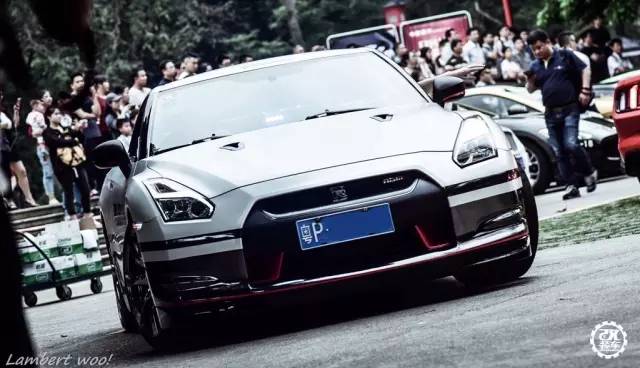 为了向《头文字D》致敬，广州车友居然把日产GT-R改成这样！