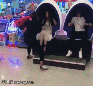 爆笑gif图:哥们,女朋友被拐跑了