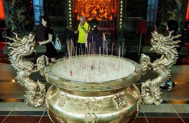宫庙烧香话题，近来在台湾引起广泛讨论。（图片来源：台湾“中时电子报”）
