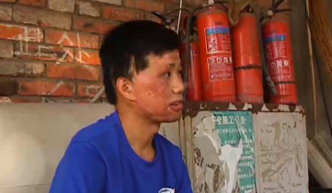 视频|外卖小哥黑纱蒙面送餐背后有隐情 饭店